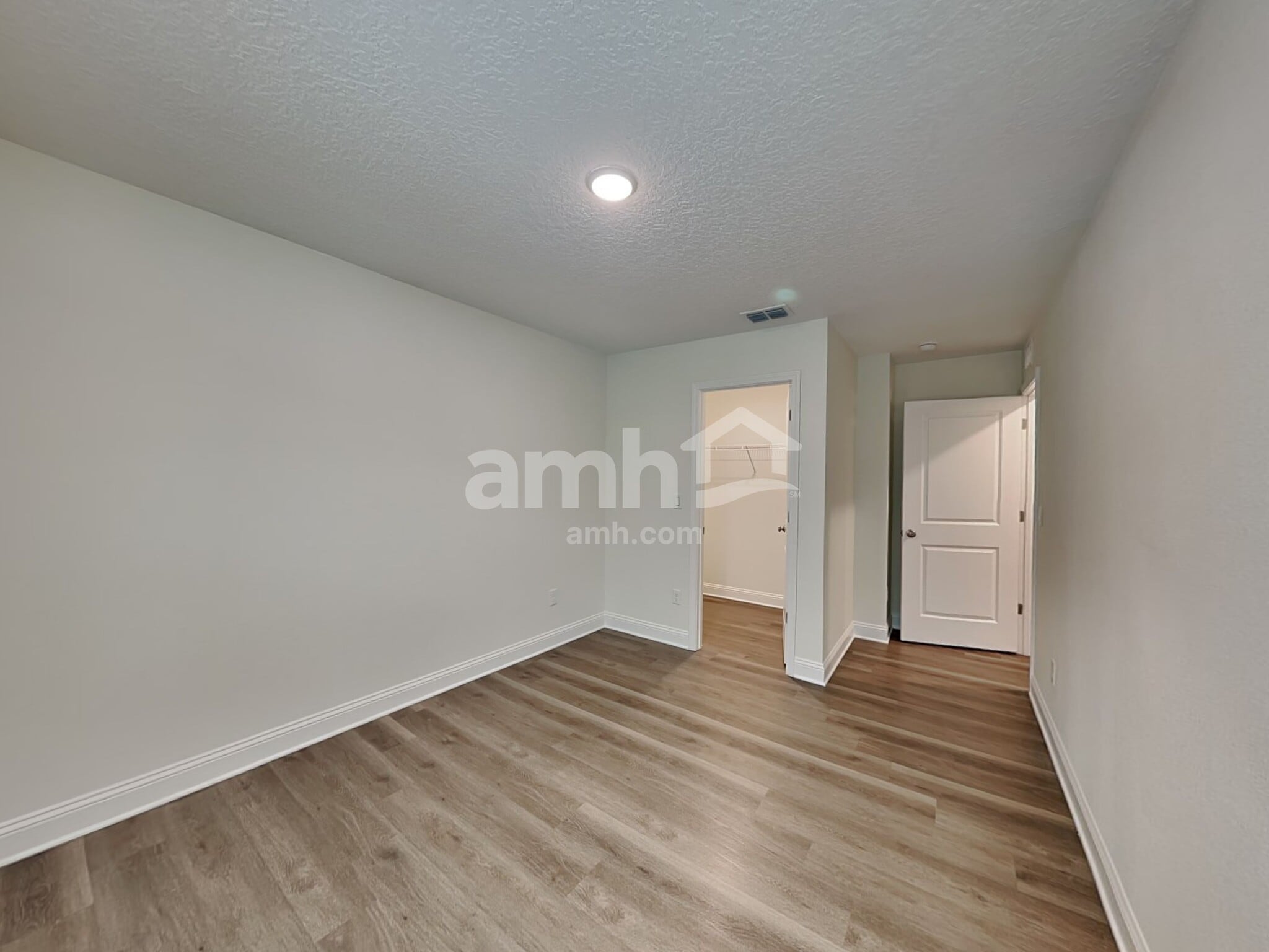 Building Photo - 11661 Hillside Dr