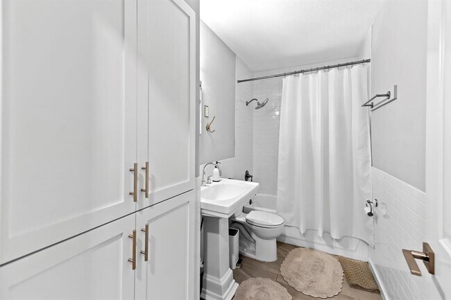 Building Photo - 3307 Garden Villa Ln