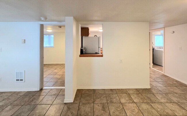 Building Photo - 1121 Monitor Ave