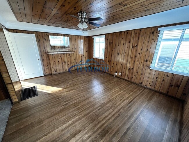 Building Photo - 2449 Seabright Ave