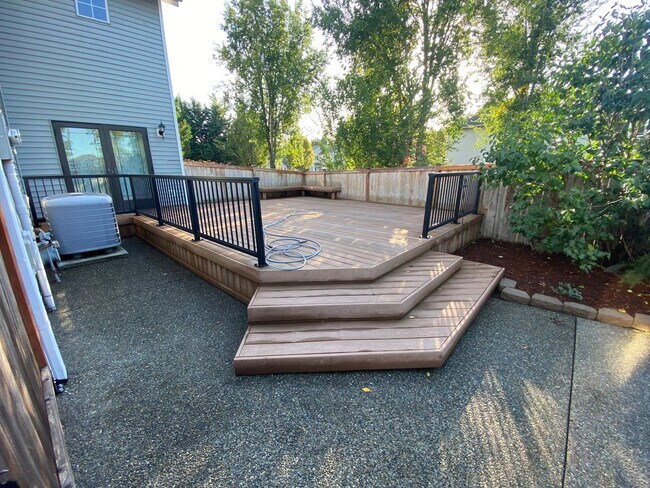 Building Photo - 3 Bedroom Corner Lot DuPont Home