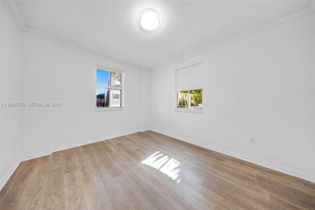 Building Photo - 9172 Collins Ave