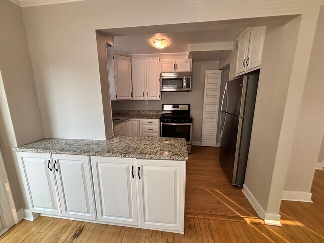 Building Photo - 2705 Fort Dr