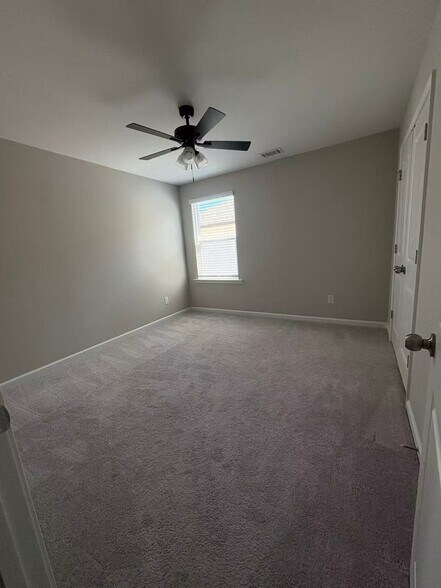 Building Photo - 4372 Grosbeak Dr