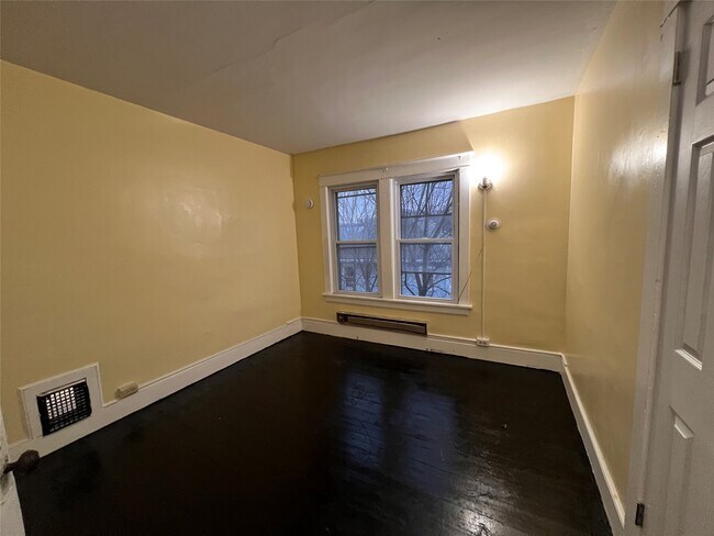 Building Photo - 155 Willow St