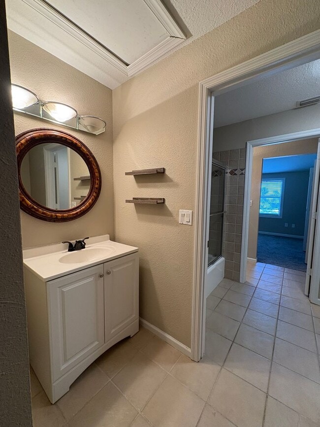 Building Photo - Newly Renovated 2 Bed / 1.5 Bath Townhome near Beaches!