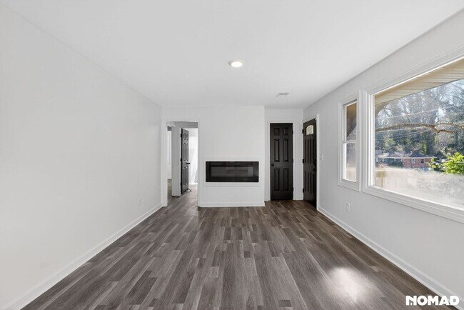 Building Photo - Charming 4BR House in Atlanta