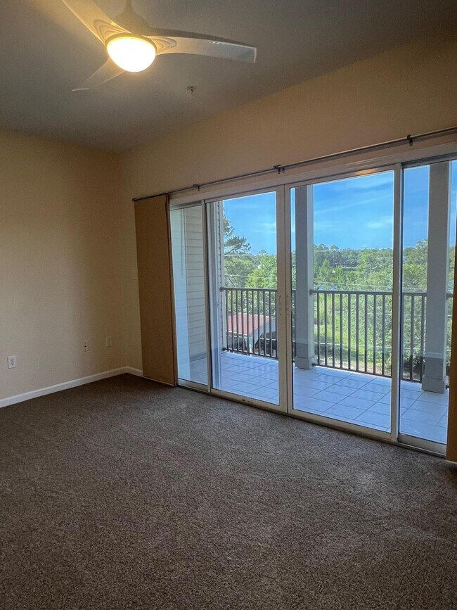 Building Photo - 1147 N Bayshore Dr