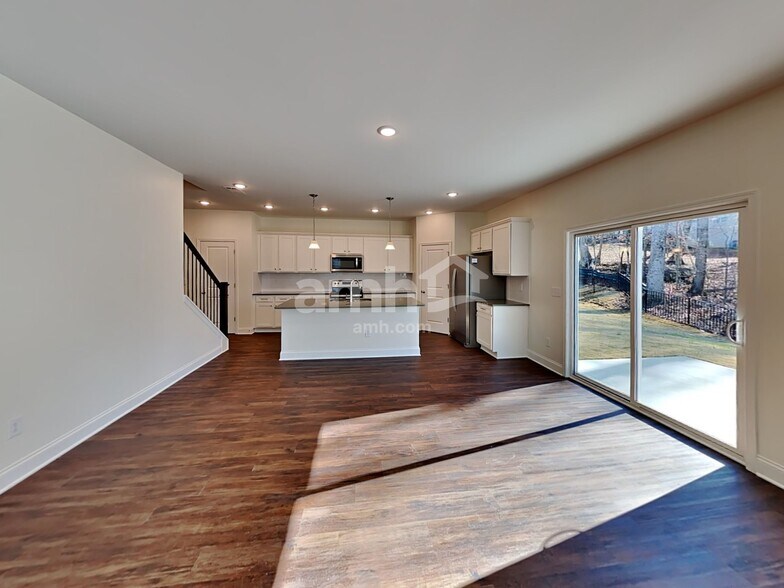 Building Photo - 3940 Chivalry Dr