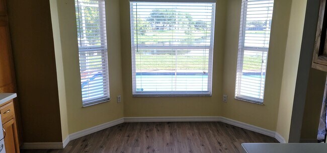 Building Photo - 1324 Franford Dr