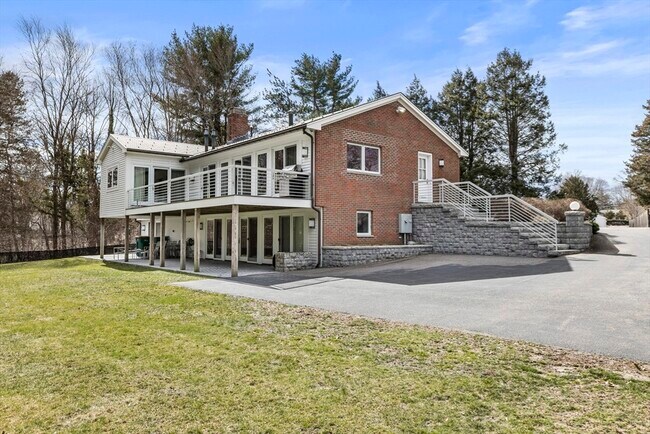 Building Photo - 744 Neponset St