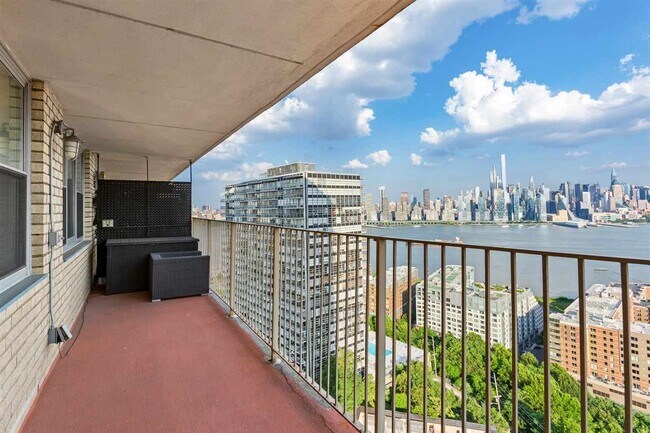 Building Photo - 6040 BLVD E