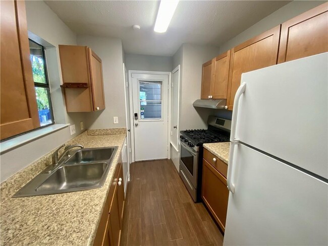 Building Photo - 6501 Chesterfield Ave