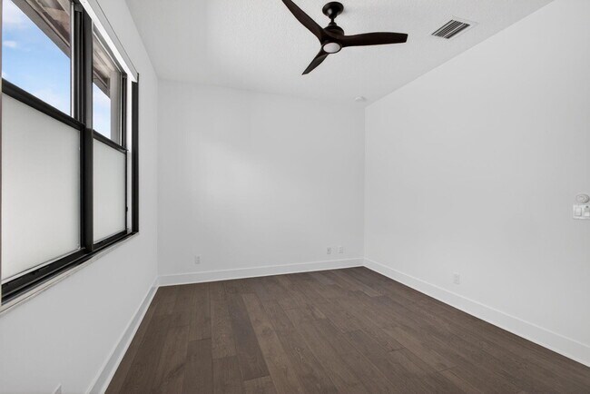 Building Photo - 4025 Faraday Wy