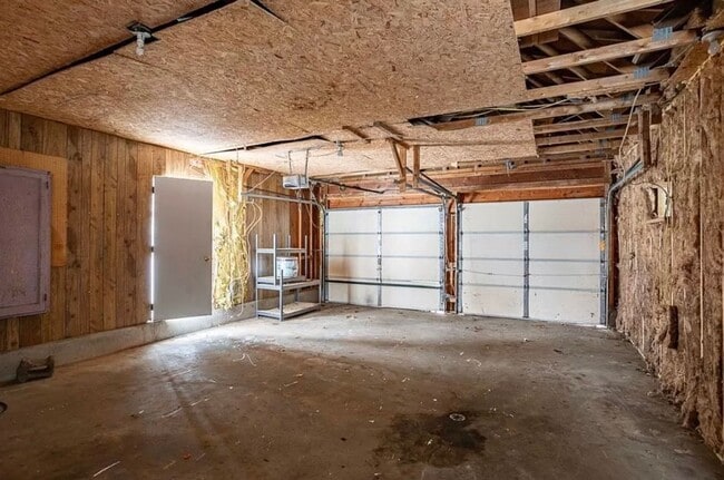 Building Photo - 801 Lake View Dr