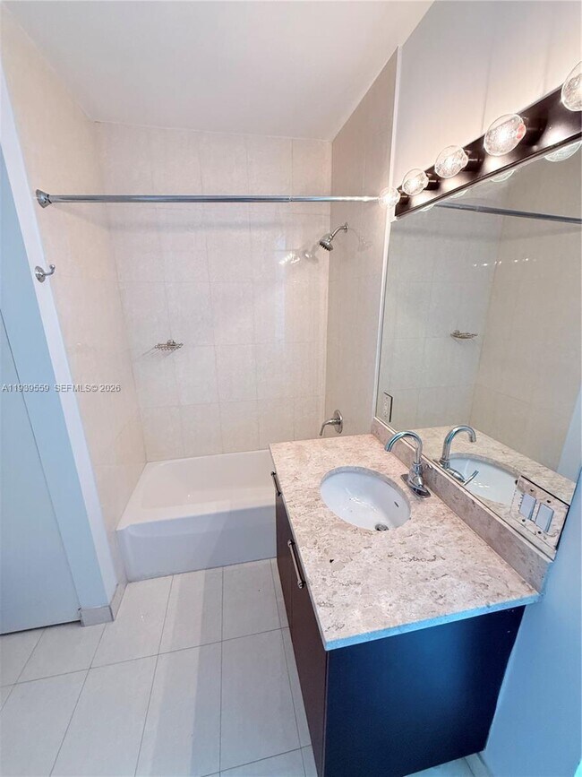 Building Photo - 480 NE 30th St