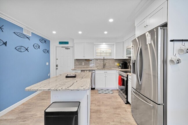 Building Photo - 1441 Ocean Dr