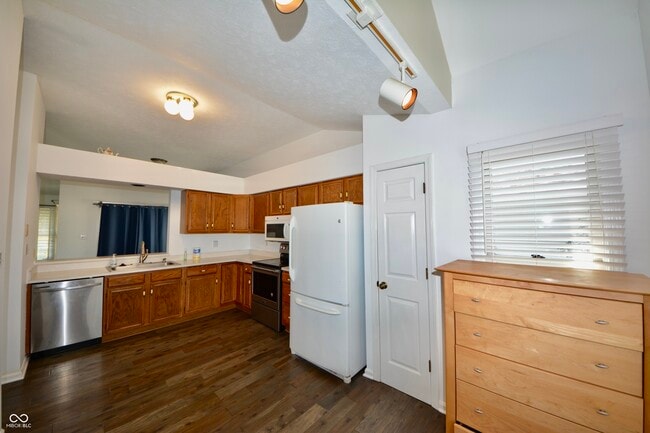 Building Photo - 7749 Chesapeake Dr E
