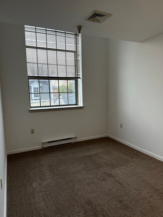 Building Photo - 149 Wilson St