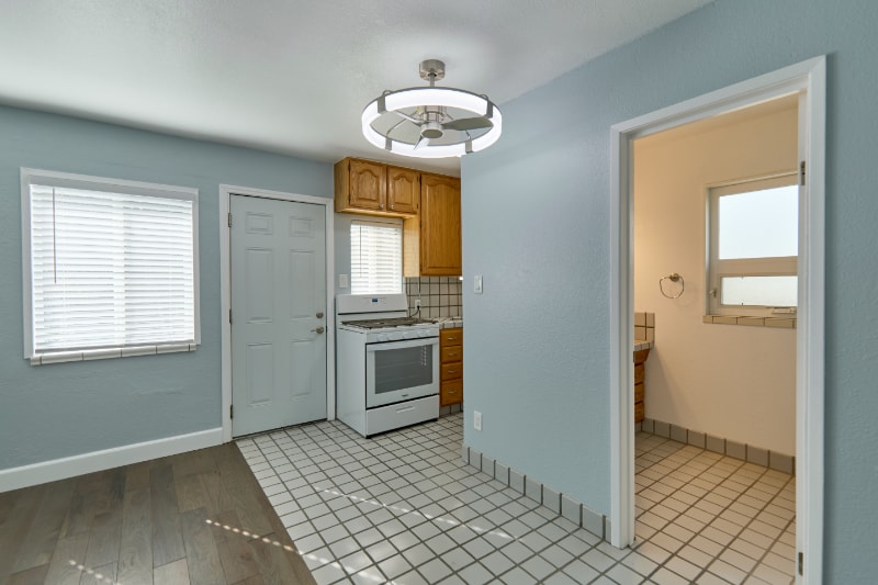 Building Photo - 781 Elm St