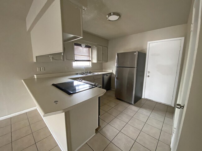 Building Photo - 105 E Wolfcamp Dr