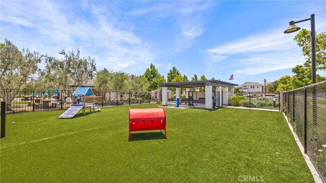 Building Photo - 16282 Meadowhouse Ave