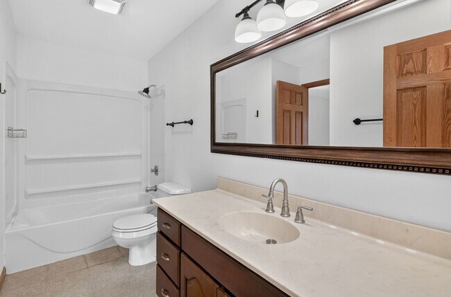 Building Photo - 436 Fordham Pl