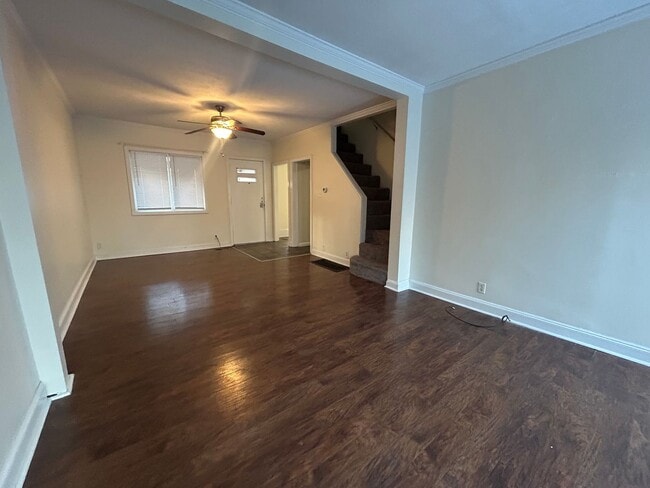 Building Photo - Beautiful 3 Bedroom Home with Large Back Yard and Deck!