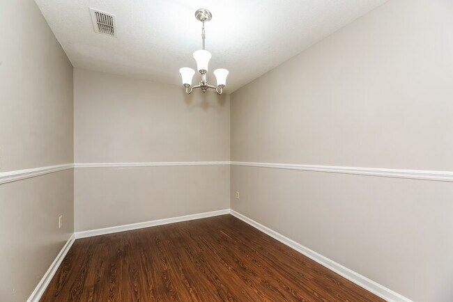 Building Photo - 641 Charles Pinckney St