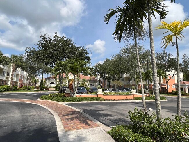 Building Photo - 9833 Baywinds Blvd