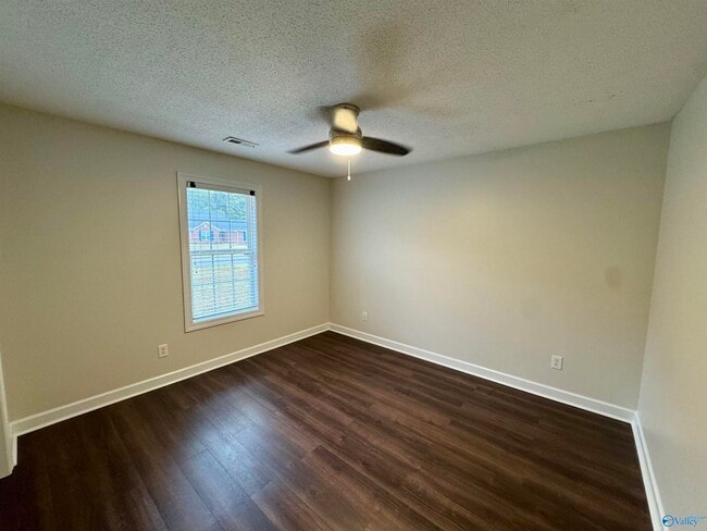 Building Photo - 113 Edgebrook Dr