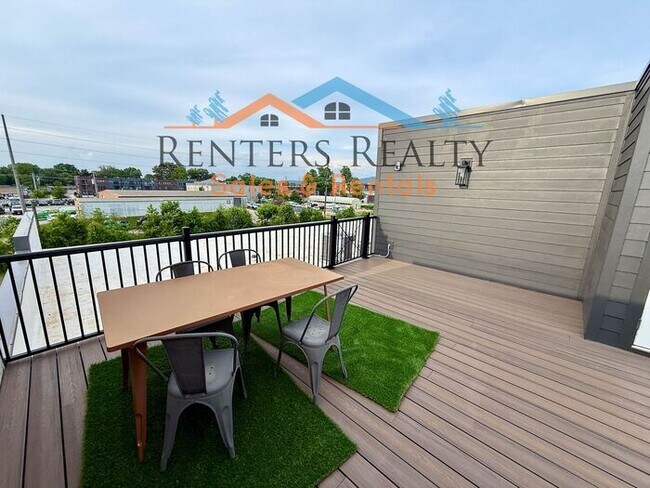 Building Photo - Stunning 3 Bedroom with Rooftop Terrace
