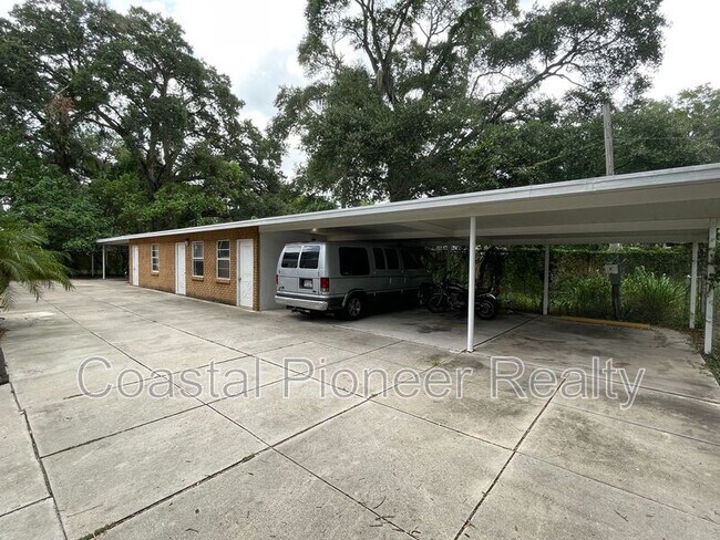 Building Photo - 4015 N Seminole Ave