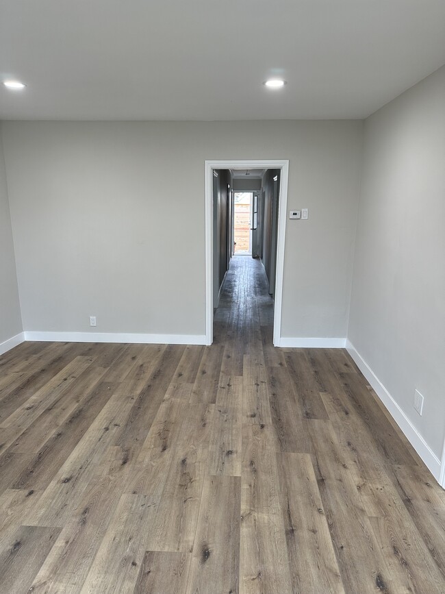 Large open living room space - 4230 W 169th St