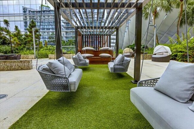 Building Photo - 88 SW 7th St