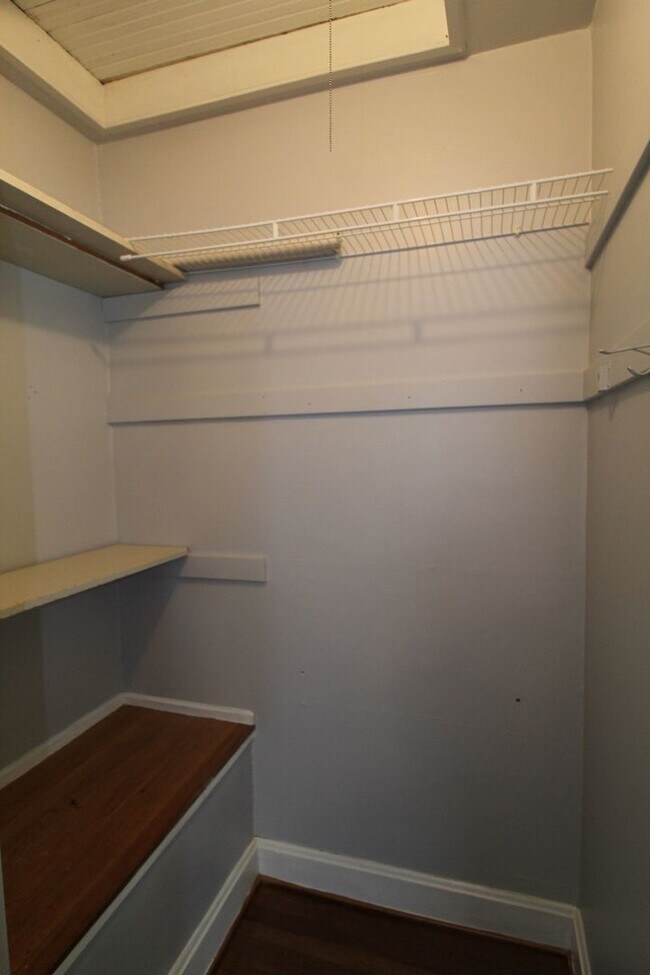 Building Photo - December FREE On This 3 Bedroom 1.5 Bath Home Just Minutes From Brookside