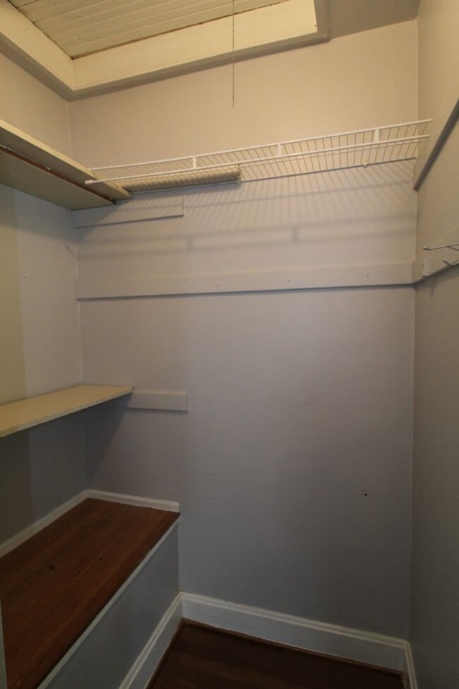 Building Photo - October FREE On This 3 Bedroom 1.5 Bath Ho...