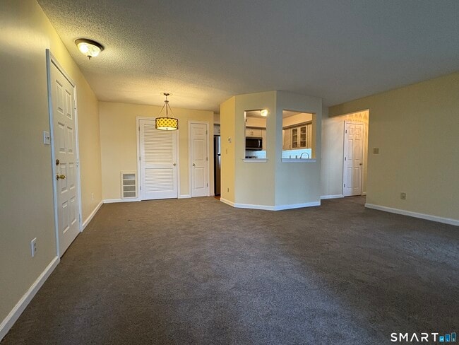 Building Photo - 15 Forest Glen Cir