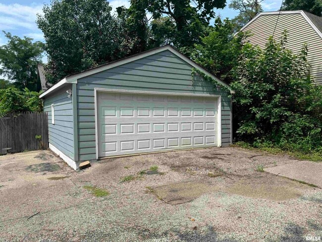 Building Photo - 3916 N Prospect Rd