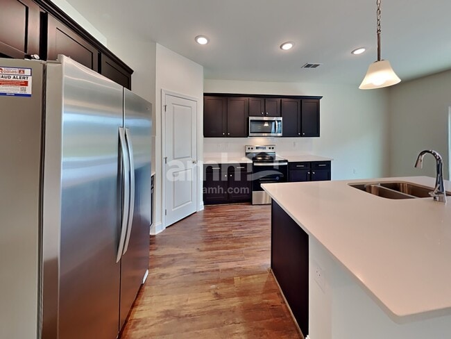 Building Photo - 129 Pecan Dr