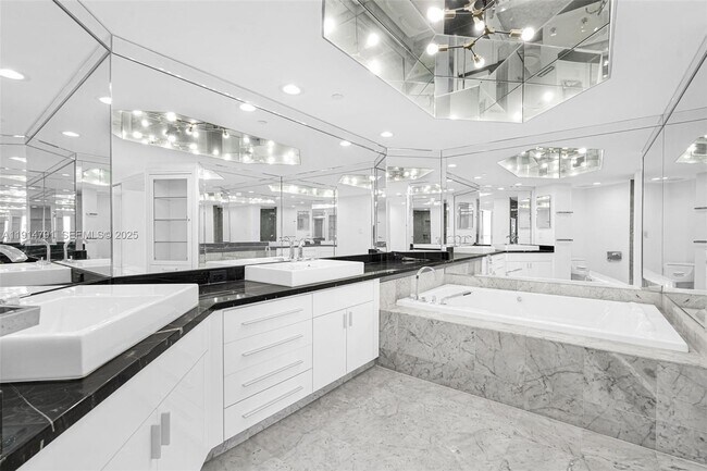 Building Photo - 16485 Collins Ave