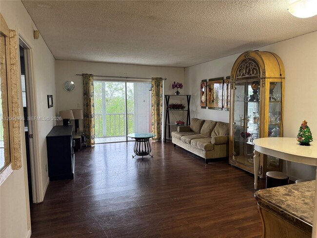 Building Photo - 950 Hillcrest Dr