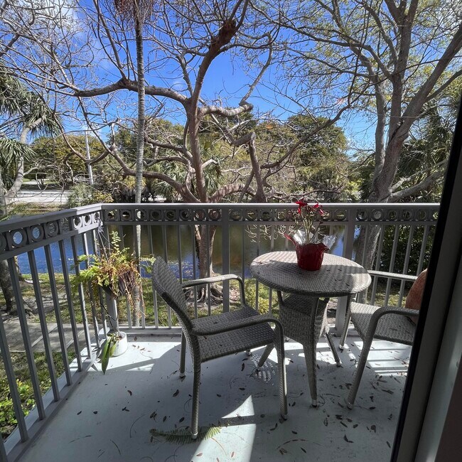 Building Photo - 2018 Alta Meadows Ln