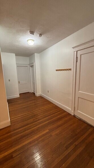 Primary Photo - 11 University Rd