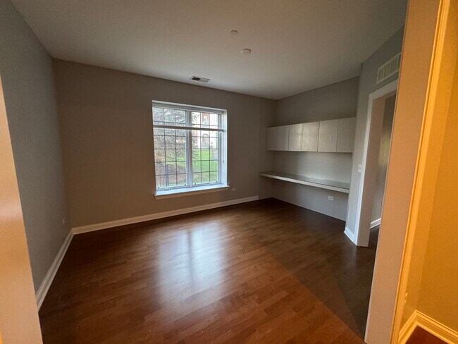 Building Photo - 1800 Amberley Ct