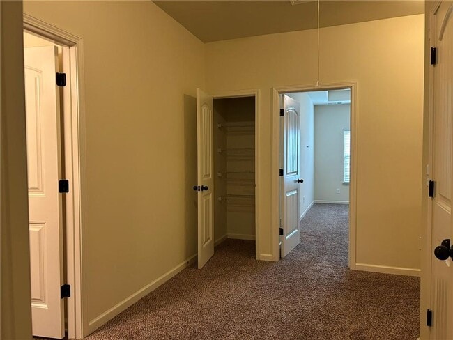 Building Photo - 664 Oakside Pl