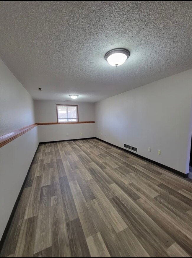 Building Photo - 1026 Castlewood Dr