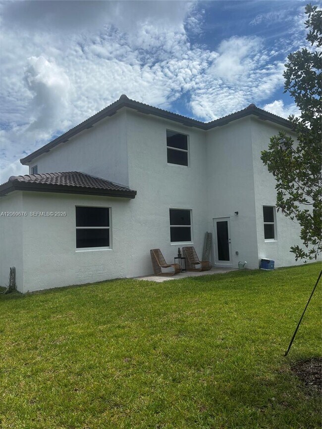 Building Photo - 2342 SE 30th Dr
