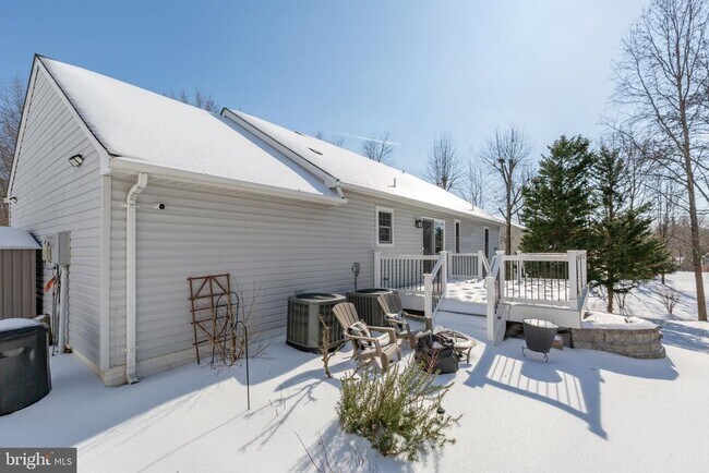 Building Photo - 11806 Camelot Way