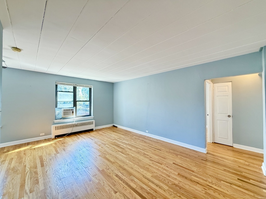 Building Photo - 1360 W Touhy Ave
